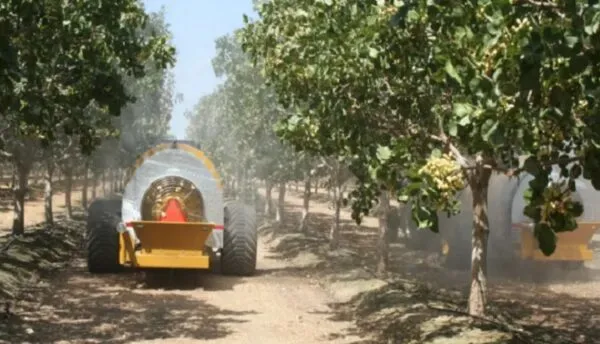 گردپاشی باغات پسته